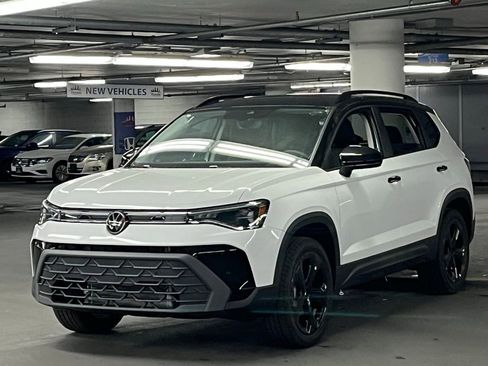 New 2026 Volkswagen Taos SE AWD/4WD image 3