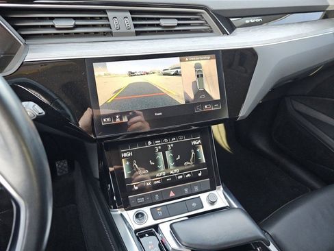 Used 2021 Audi e-tron Premium w/ Convenience Plus Package image 31