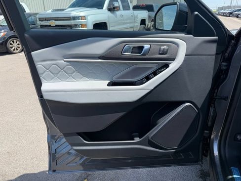 New 2026 Ford Explorer Platinum w/ LUX Leather Package AWD/4WD image 9