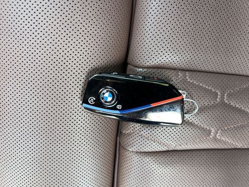 Used 2025 BMW X7 M60i AWD/4WD image 35