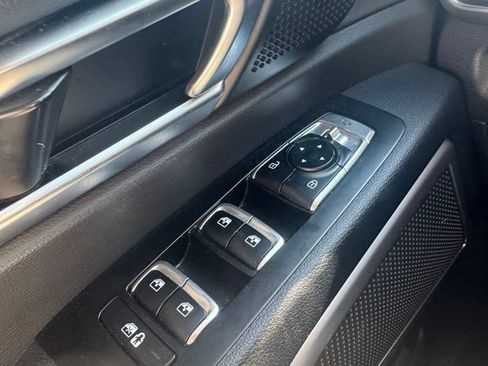 Used 2024 Kia Telluride EX w/ EX Captain's Chair Package FWD image 15