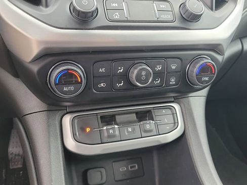 Used 2023 GMC Acadia SLE w/ Driver Convenience Package FWD image 28