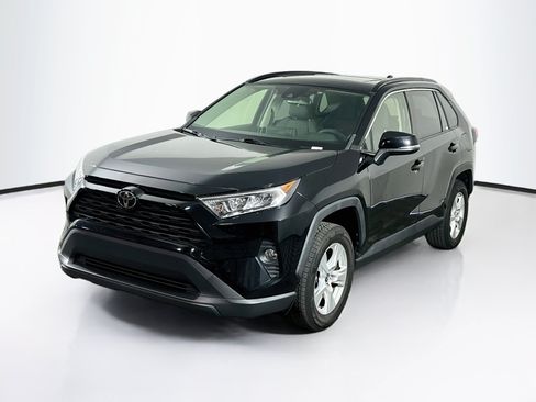 Used 2019 Toyota RAV4 XLE AWD/4WD image 3