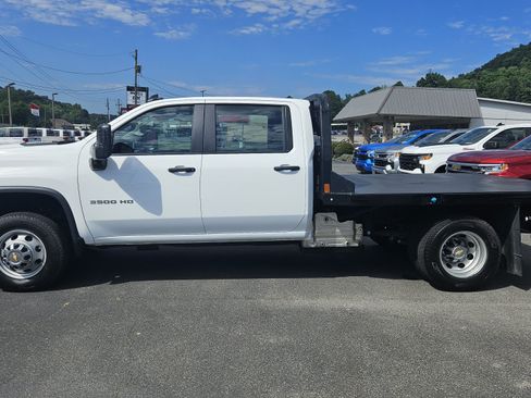 Used 2025 Chevrolet Silverado 3500 W/T AWD/4WD image 1