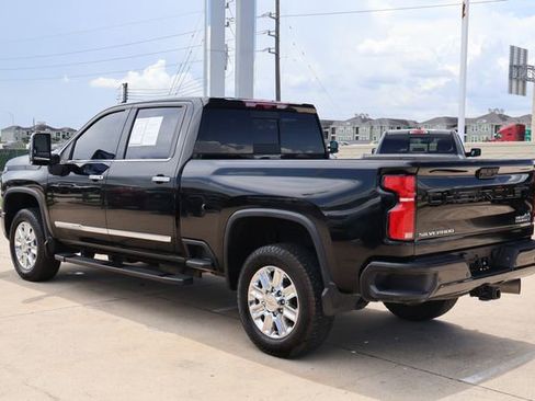 Used 2024 Chevrolet Silverado 2500 High Country w/ High Country Premium Package AWD/4WD image 4
