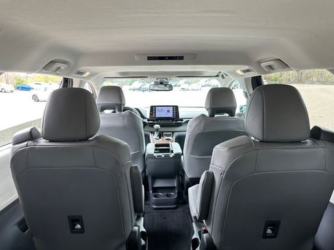 Certified 2023 Toyota Sienna XLE AWD/4WD image 16