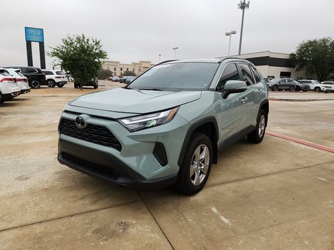 Used 2022 Toyota RAV4 XLE FWD image 3