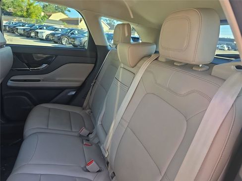 Used 2023 Lincoln Corsair FWD image 9