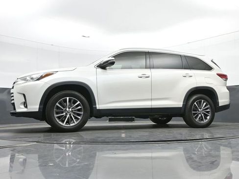 Used 2019 Toyota Highlander XLE image 22
