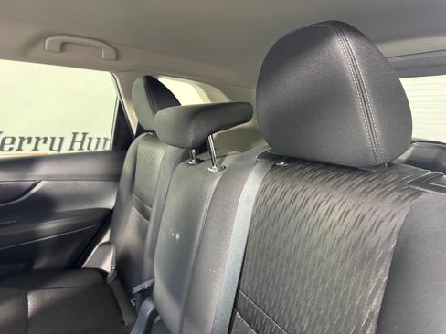 Used 2018 Nissan Rogue SV FWD image 11