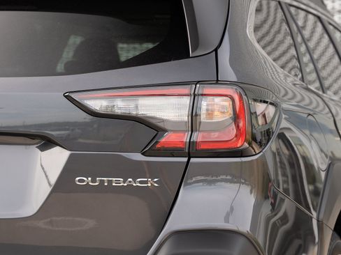 Used 2025 Subaru Outback Limited AWD/4WD image 25