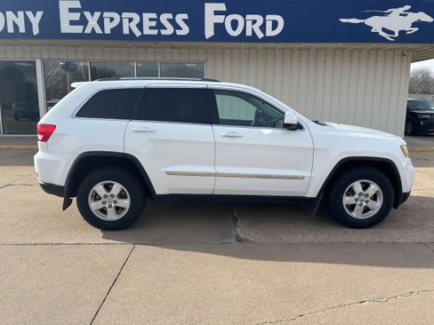 Used 2013 Jeep Grand Cherokee Laredo w/ Laredo E Group image 2