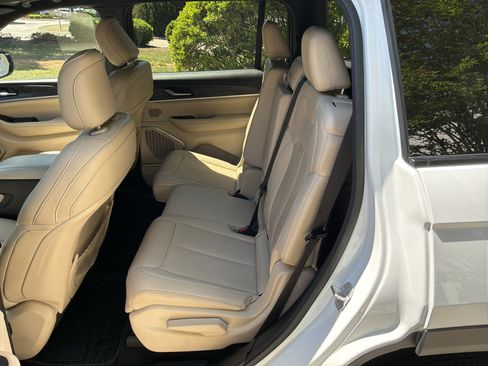 Used 2023 Jeep Grand Cherokee L Limited image 31