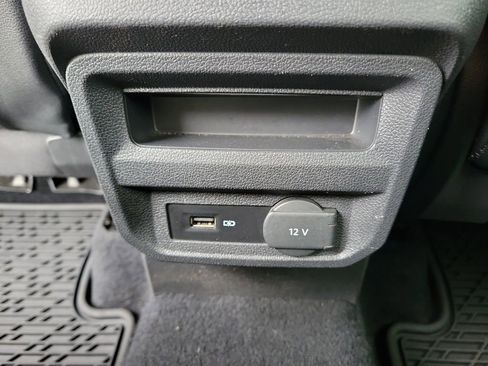 Used 2020 Volkswagen Tiguan SE image 16