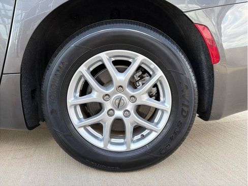 Used 2023 Chrysler Voyager LX FWD image 29