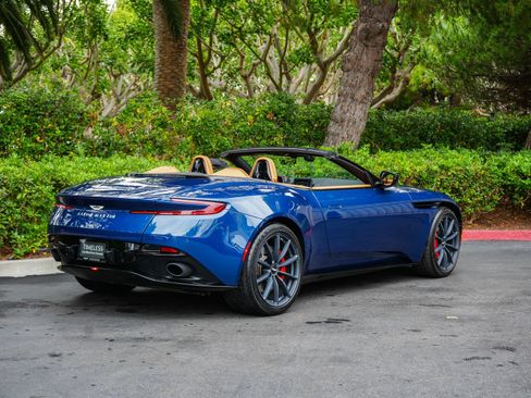 Used 2023 Aston Martin DB11 Volante RWD image 4