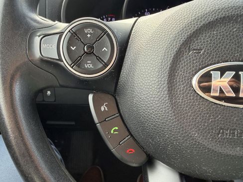 Used 2016 Kia Soul + FWD image 13