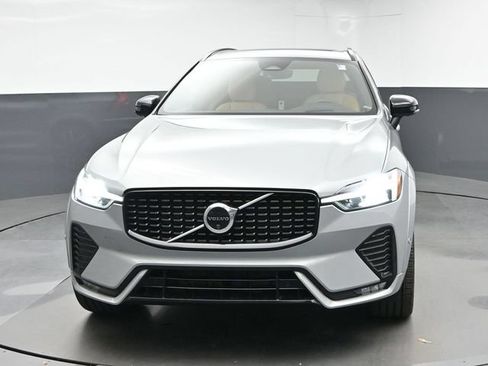 Used 2024 Volvo XC60 B5 Ultimate w/ Protection Package Premier AWD/4WD image 3