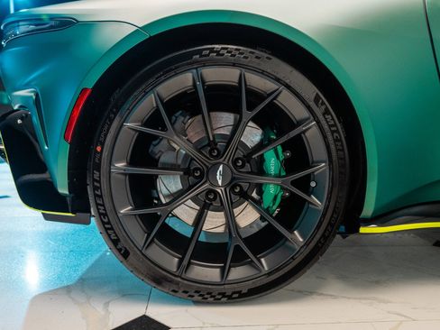 Used 2025 Aston Martin V8 Vantage Coupe image 42