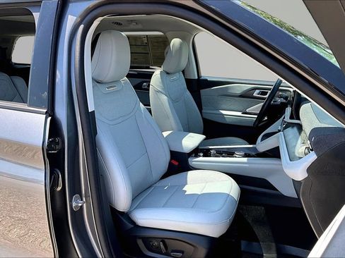 Certified 2025 Ford Explorer Platinum w/ LUX Leather Package AWD/4WD image 7