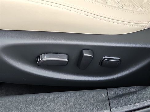 Used 2023 Nissan Maxima Platinum image 28