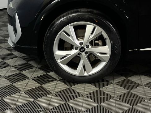 Used 2023 Audi Q4 e-tron Prestige image 11