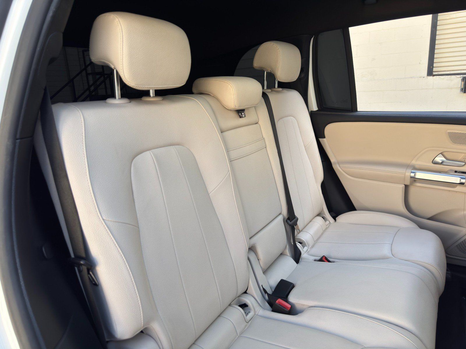 Used 2024 Mercedes-Benz GLB 250 w/ Exclusive Package image 44