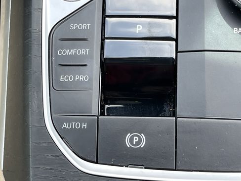 Used 2023 BMW 330i Sedan w/ Driving Assistance Package RWD image 9