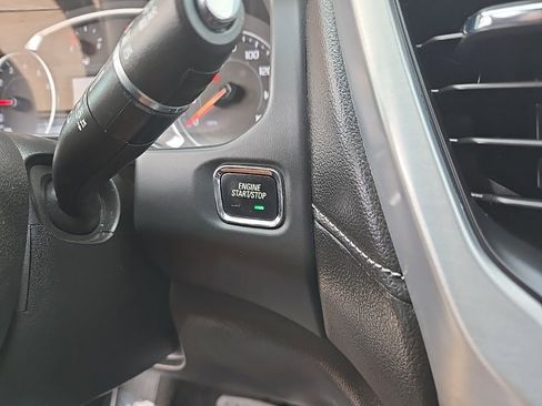 Used 2023 GMC Acadia SLT image 29