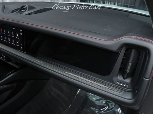 Used 2025 Porsche Cayenne GTS AWD/4WD image 23