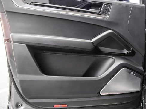 Certified 2024 Porsche Cayenne Turbo AWD/4WD image 5