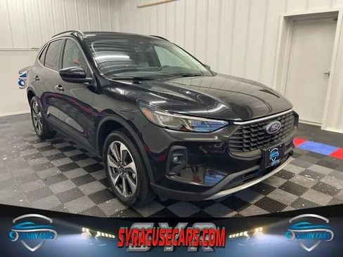 Used 2025 Ford Escape Platinum AWD/4WD image 1