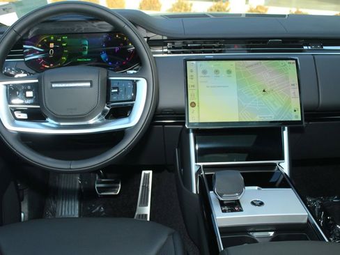 New 2026 Land Rover Range Rover Long Wheelbase SE AWD/4WD image 4