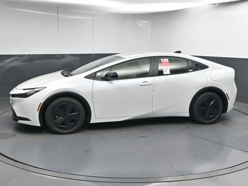 New 2026 Toyota Prius LE image 5
