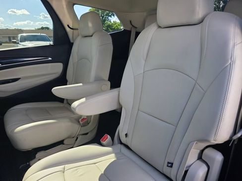Used 2023 Buick Enclave Essence FWD image 11