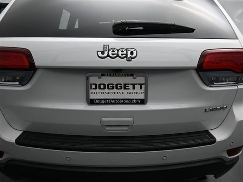 Used 2022 Jeep Grand Cherokee Laredo X image 14