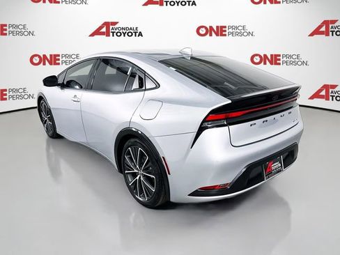 Used 2025 Toyota Prius XLE image 5