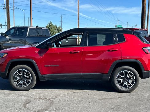 Used 2025 Jeep Compass Trailhawk AWD/4WD image 8