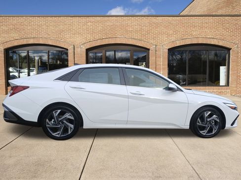 New 2025 Hyundai Elantra Limited image 2