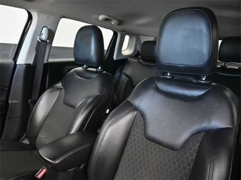 Used 2018 Jeep Compass Altitude image 17