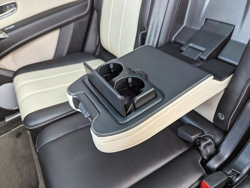 Used 2018 Bentley Bentayga Onyx Edition image 42