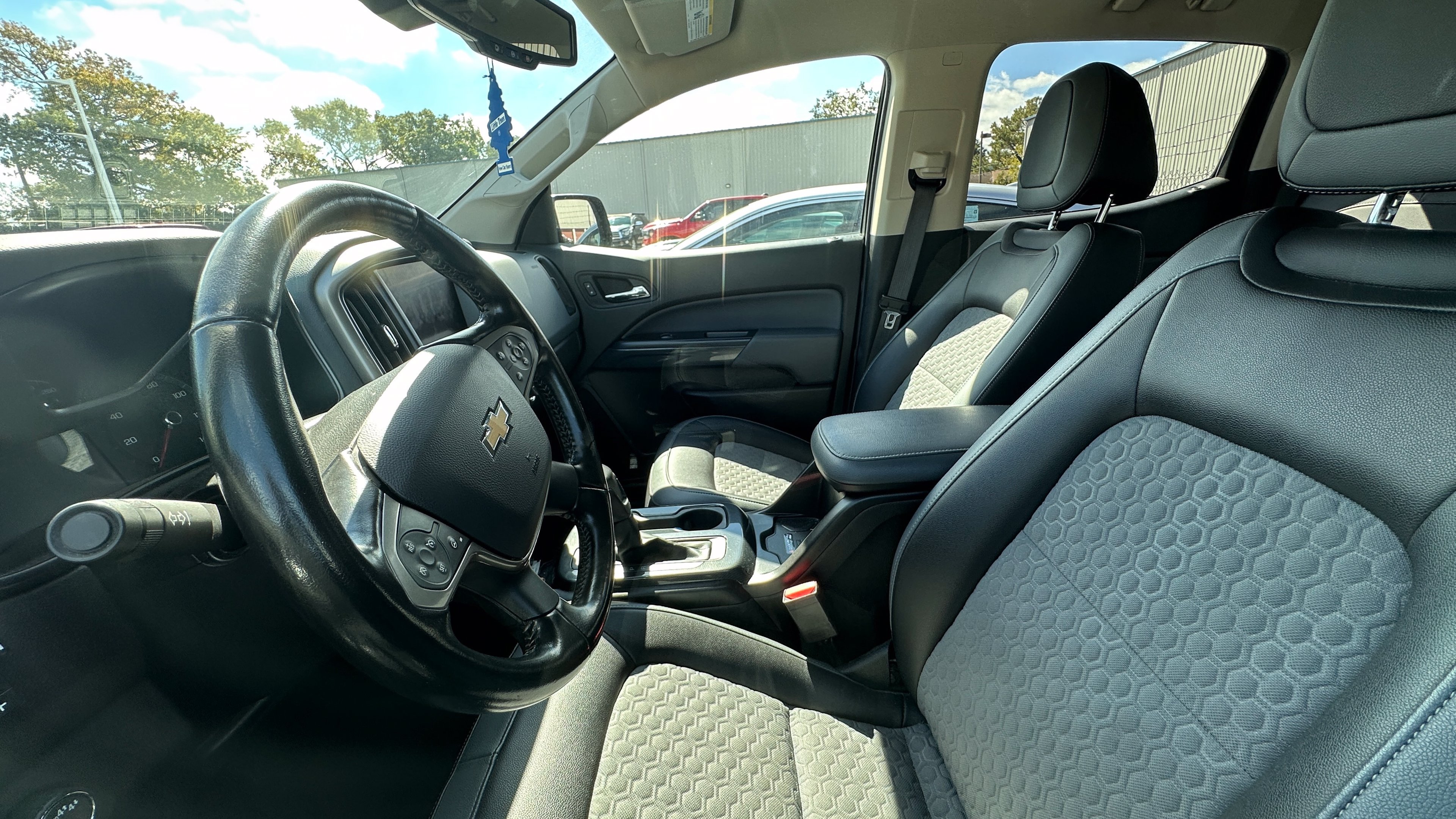 Used 2020 Chevrolet Colorado Z71 AWD/4WD image 5