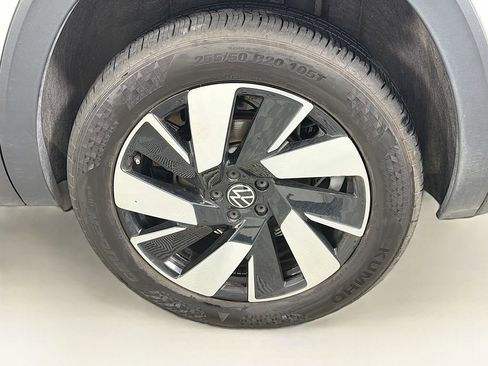Used 2025 Volkswagen Atlas Cross Sport SE FWD image 34