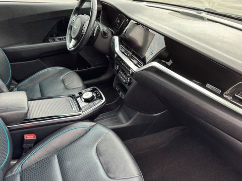 Used 2022 Kia Niro EX Premium image 17