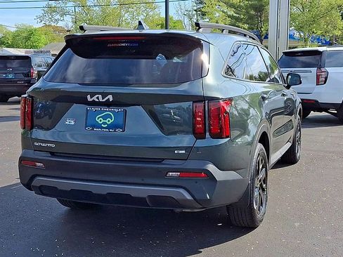 Used 2023 Kia Sorento S w/ Panoramic Sunroof Package AWD/4WD image 2