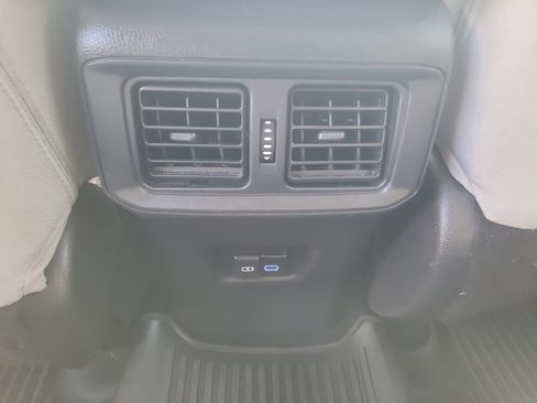 Used 2022 Toyota RAV4 XLE w/ Convenience Package FWD image 16