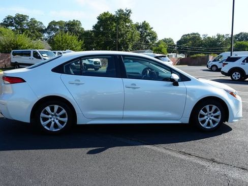 Used 2025 Toyota Corolla LE FWD image 9
