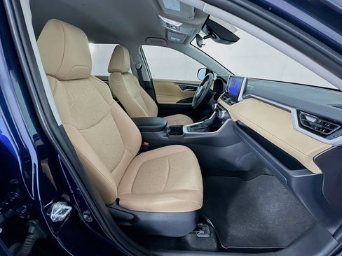 Certified 2025 Toyota RAV4 XLE FWD image 28