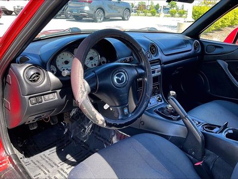 Used 2001 MAZDA MX-5 Miata RWD image 16