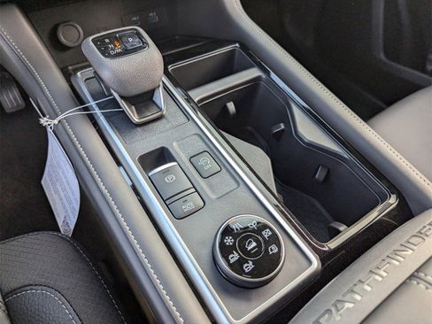 New 2025 Nissan Pathfinder SL image 20